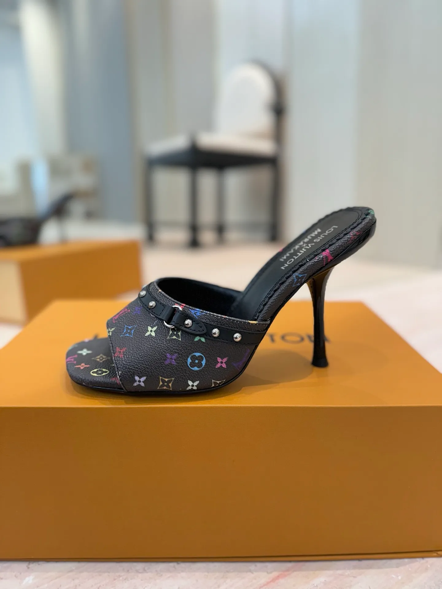 👟👟Ex-factory price 600👟👟 (top version) louis vuitton LV Louis Vuitton 25/Spring and Summer The latest Mary Jane shoes are simple and exquisite, full of high-end, showing elegance~ They look great on the feet and are full of summer shoes💯Awesome ✅Upper: 3D printed cowhide ✅Inner lining: Sheepskin lining, ✅Outsole: Genuine leather outsole imported from Italy ✅Size: 35-41 (40 to 41 customized, non-returnable) ✅Packaging: full set of packaging